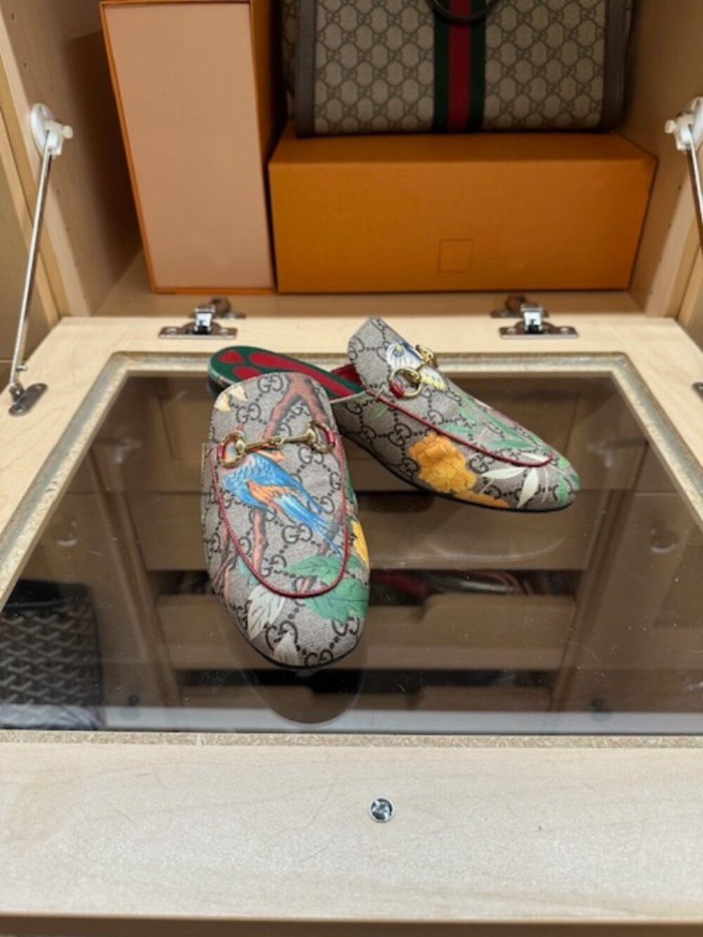 Gucci Supreme size 38 Mules